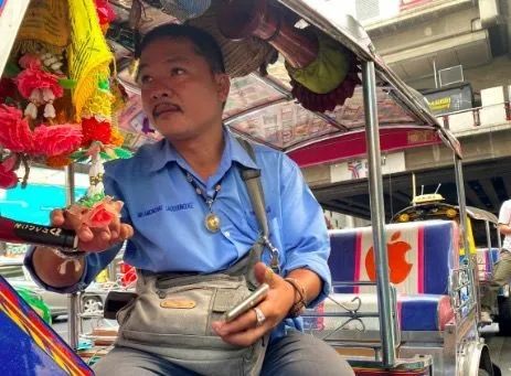 LV没人买了 加拿大龙虾没人吃了 中国人再不出门 全世界都要撑不住了!
