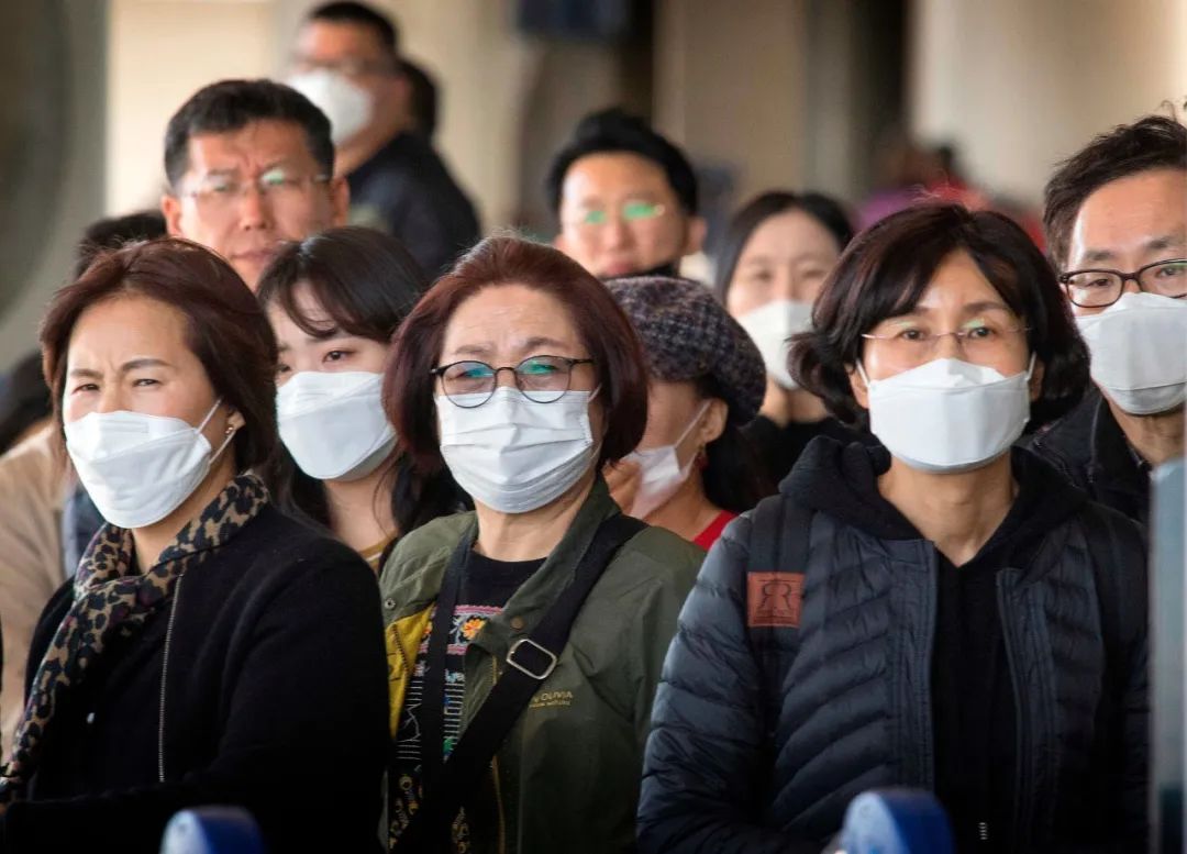 美国防疫现状: 确诊患者出门聚会 医院医生不戴口罩 检测试剂完全不够