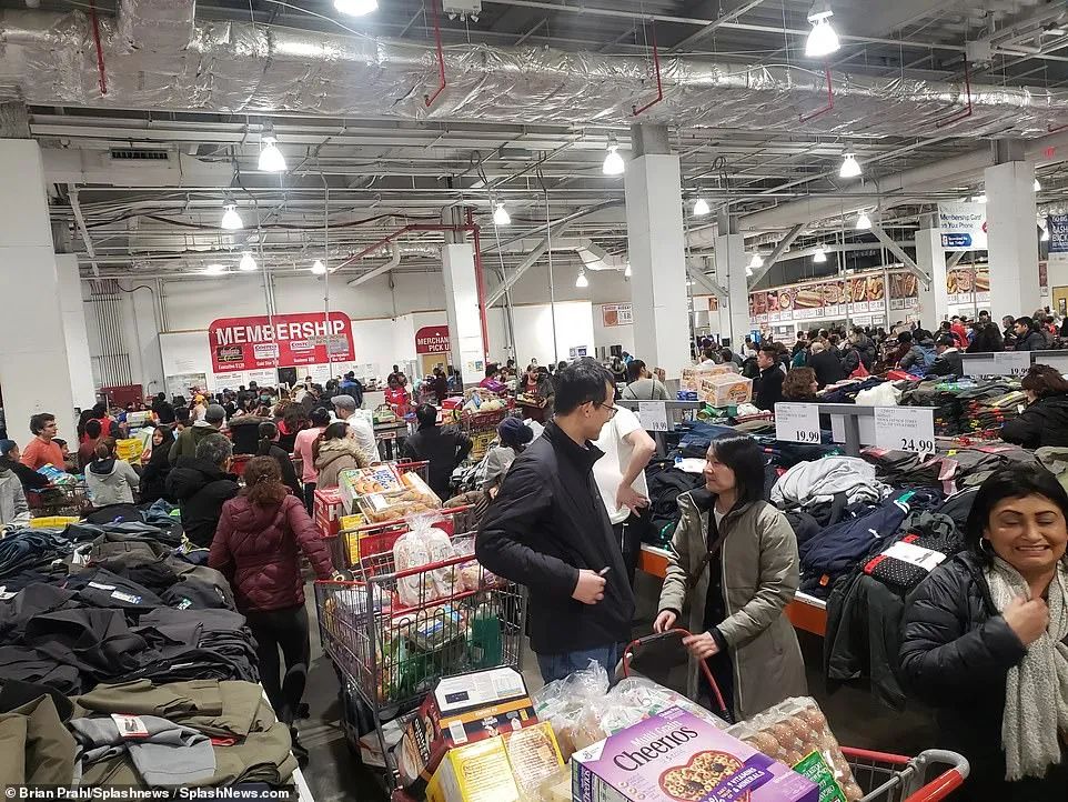总理老婆确诊吓坏大温民众! Costco沃尔玛被攻陷 卫生纸饮用水全限购了!