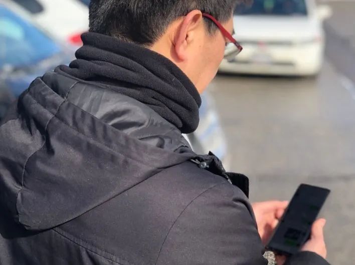暖心! 疫情下 从没说过话的华人邻居给我送来一个包裹 打开后我哭了...