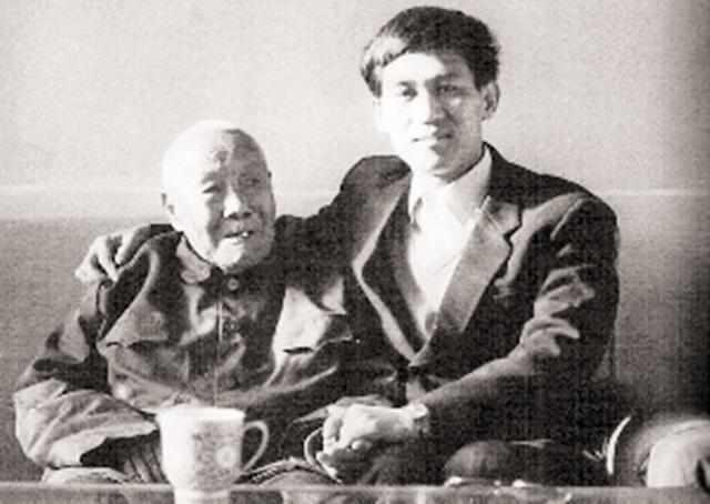 太监孙耀庭口述：夜晚伺候嫔妃时，鞋里都要放一个苍耳，为何？