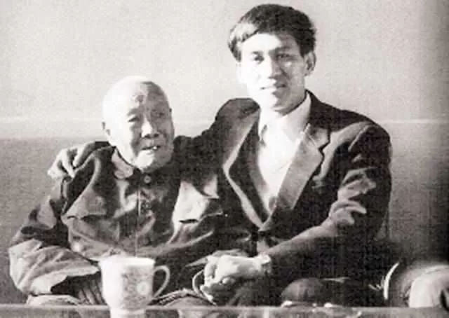 太监孙耀庭口述：夜晚伺候嫔妃时，鞋里都要放一个苍耳，为何？