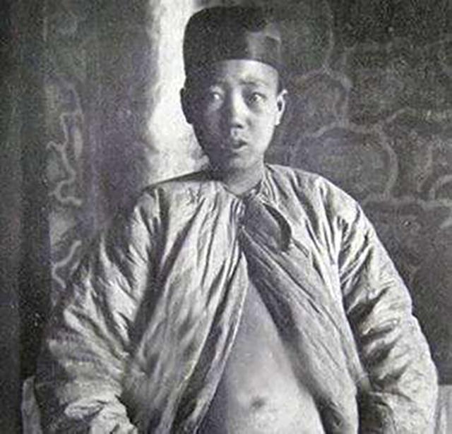 太监孙耀庭口述：夜晚伺候嫔妃时，鞋里都要放一个苍耳，为何？