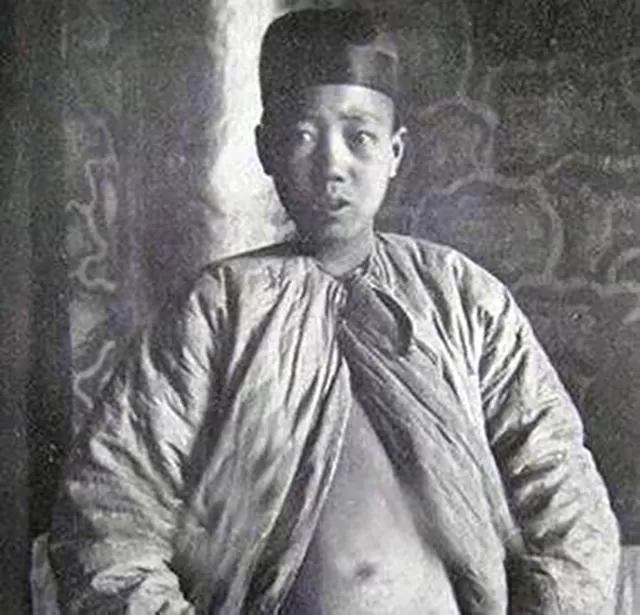 太监孙耀庭口述：夜晚伺候嫔妃时，鞋里都要放一个苍耳，为何？
