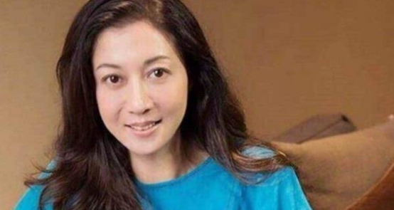 心酸! 成龙女儿被曝在加拿大买不起口罩 靠生吃大蒜防疫 捡垃圾维生!