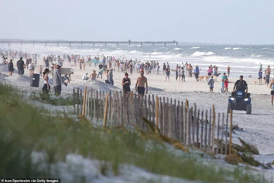 疯狂! 美国海滩才解封 30分钟内被人挤爆! 确诊71万 他们已集体奔向自由！