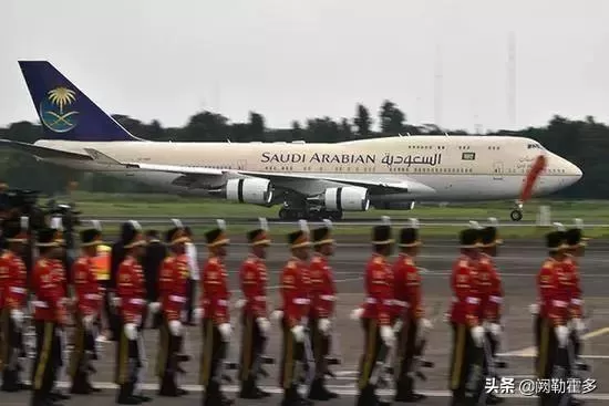沙特国王多么有钱？他的豪华中国行，租光北京所有迈巴赫