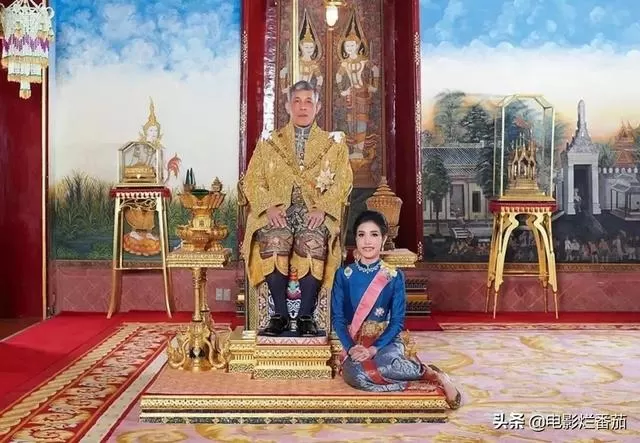 娶5个美貌王妃，废掉4位，泰国国王“自导自演”一出残酷的后宫戏