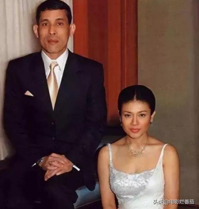 娶5个美貌王妃，废掉4位，泰国国王“自导自演”一出残酷的后宫戏