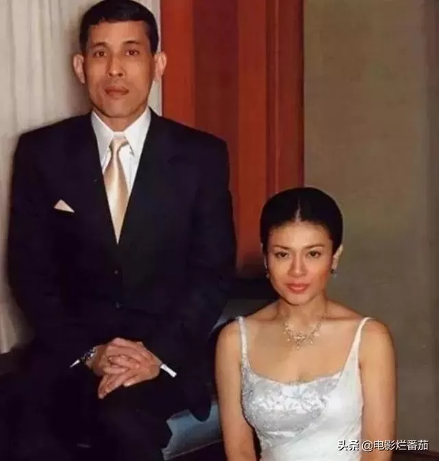 娶5个美貌王妃，废掉4位，泰国国王“自导自演”一出残酷的后宫戏