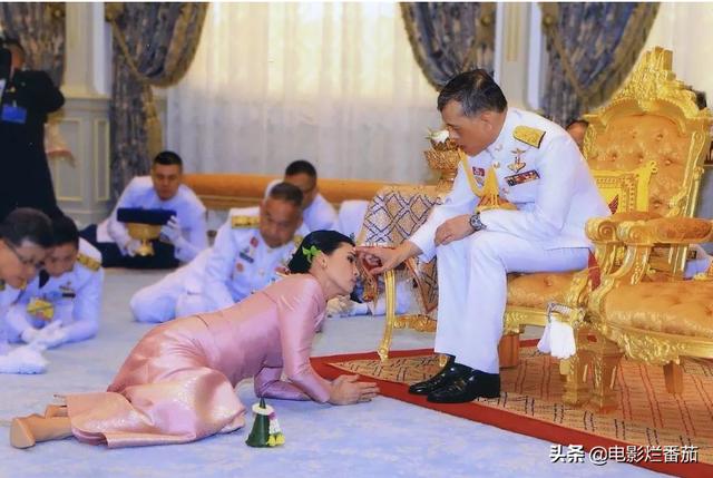 娶5个美貌王妃，废掉4位，泰国国王“自导自演”一出残酷的后宫戏