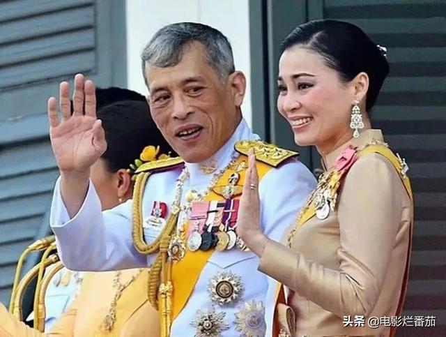 娶5个美貌王妃，废掉4位，泰国国王“自导自演”一出残酷的后宫戏