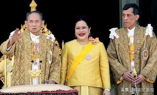 娶5个美貌王妃，废掉4位，泰国国王“自导自演”一出残酷的后宫戏