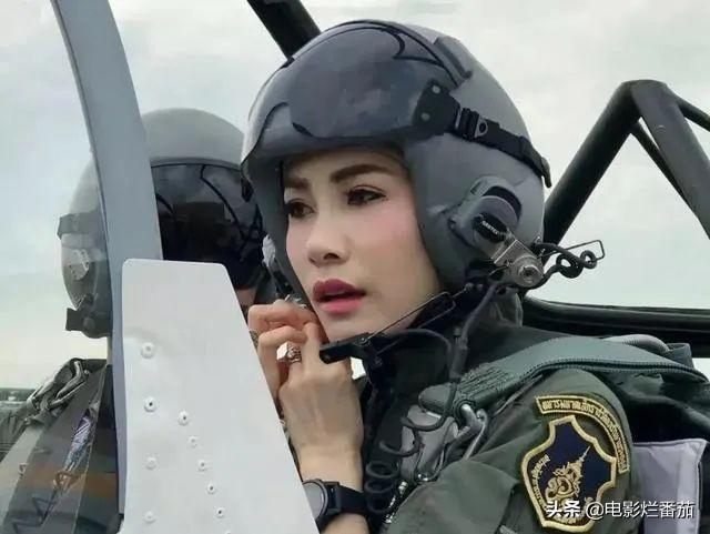 娶5个美貌王妃，废掉4位，泰国国王“自导自演”一出残酷的后宫戏