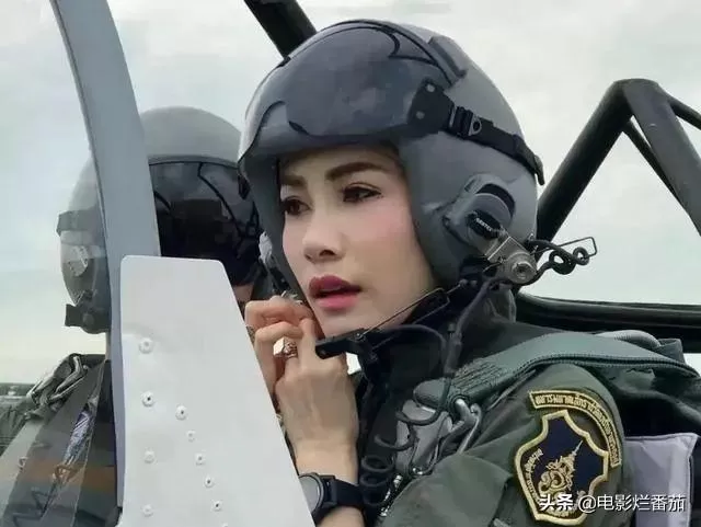 娶5个美貌王妃，废掉4位，泰国国王“自导自演”一出残酷的后宫戏