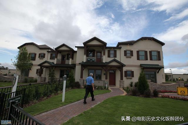华裔房产经纪人：推开业主房门后才看到了美国的另一面