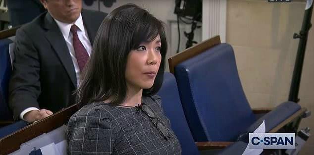 和特朗普正面刚的记者火了！华裔出身嫁美国总裁，老公浪漫又帅