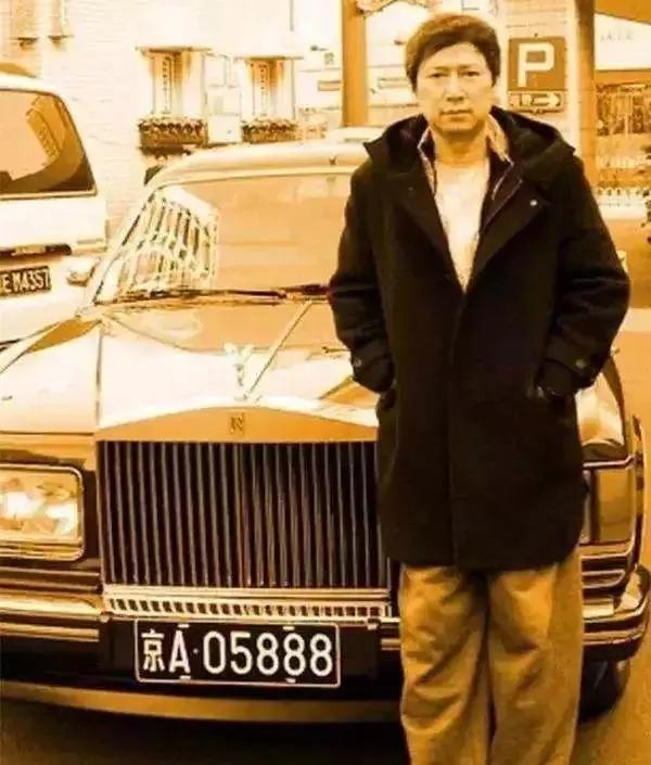 中国第一批开法拉利、劳斯莱斯、迈巴赫的人，现在过得怎么样？