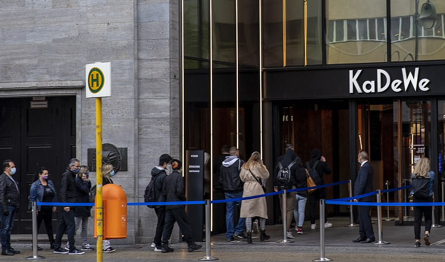 去他的居家令! 万人挤爆商场 景点 饭店! 香奈儿变菜市场 一群人地狱中狂欢!