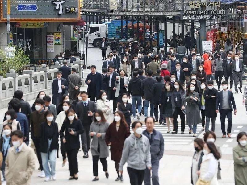 去他的居家令! 万人挤爆商场 景点 饭店! 香奈儿变菜市场 一群人地狱中狂欢!