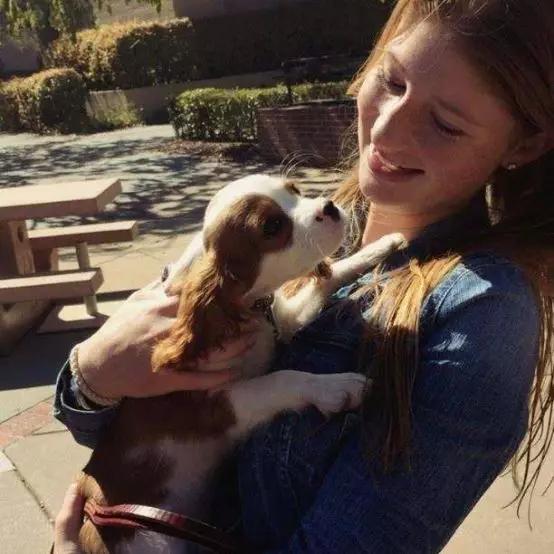 比尔·盖茨22岁女儿火了：这才是真正的贵族教育