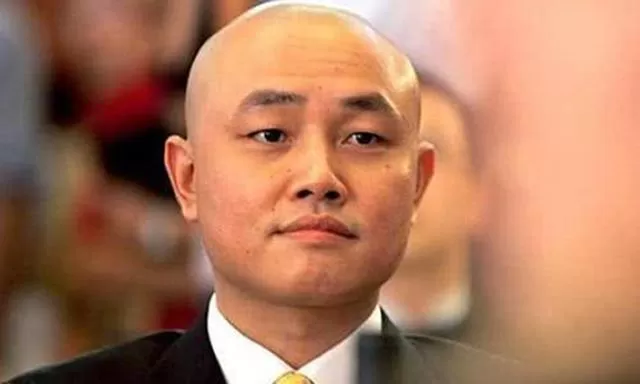 中专学历去给首富当司机，因长相被首富妹妹看上，逆袭后身家65亿
