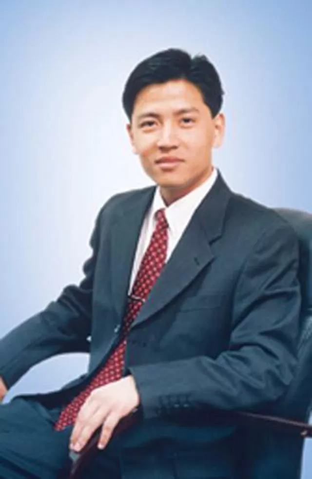 中专学历去给首富当司机，因长相被首富妹妹看上，逆袭后身家65亿