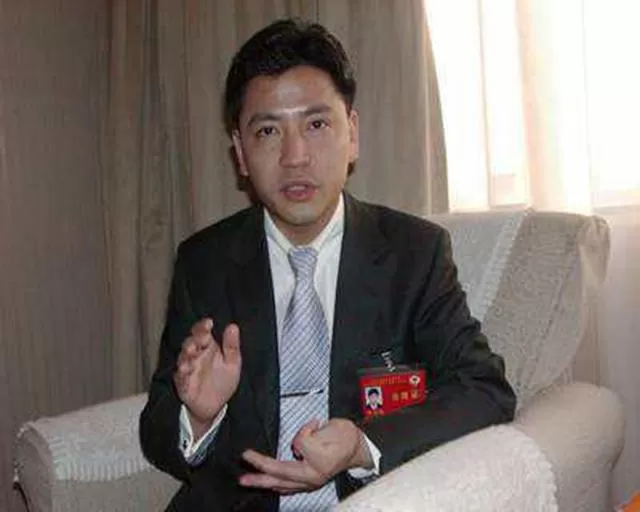 中专学历去给首富当司机，因长相被首富妹妹看上，逆袭后身家65亿
