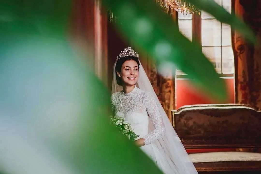 美女导游迷倒德国王子 被娶回王室宠成公主 这王妃的魅力比凯特梅根还大