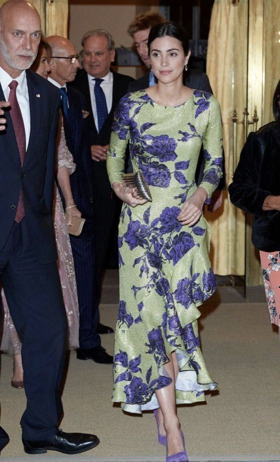 美女导游迷倒德国王子 被娶回王室宠成公主 这王妃的魅力比凯特梅根还大