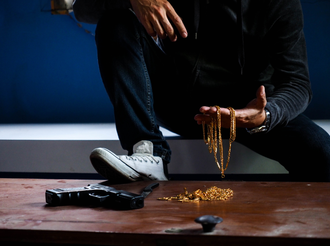 恐怖! 疫情下 3名华人被判死刑 就地枪决! 1分钟捅死戴口罩同胞 视频骇人!