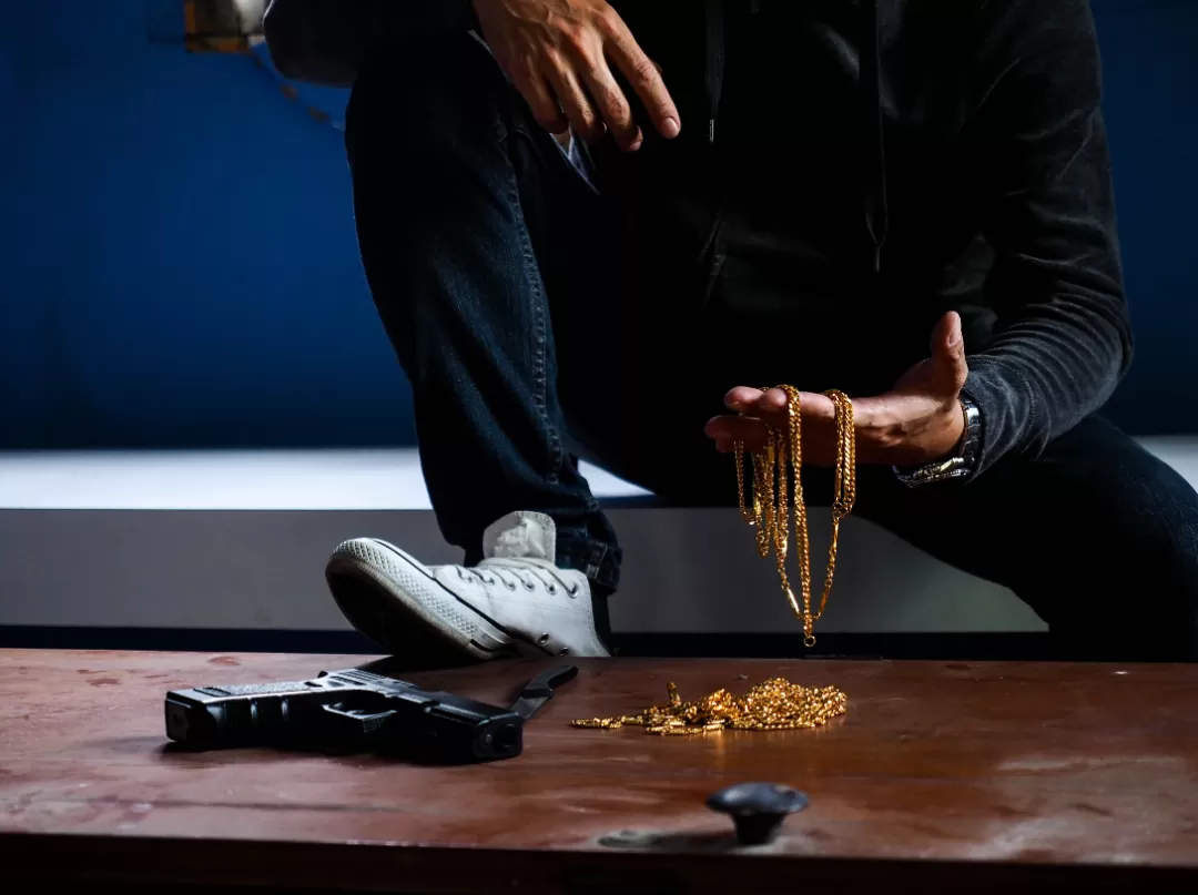 恐怖! 疫情下 3名华人被判死刑 就地枪决! 1分钟捅死戴口罩同胞 视频骇人!