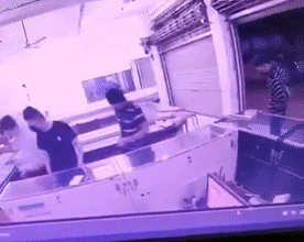 恐怖! 疫情下 3名华人被判死刑 就地枪决! 1分钟捅死戴口罩同胞 视频骇人!
