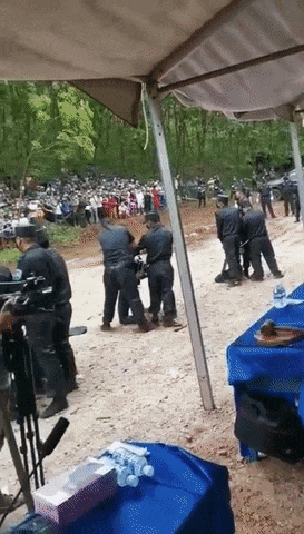 恐怖! 疫情下 3名华人被判死刑 就地枪决! 1分钟捅死戴口罩同胞 视频骇人!