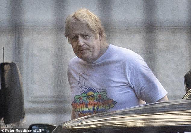 英国首相晨跑，有几分消瘦憔悴，仿佛75岁：病毒还是换尿布导致？