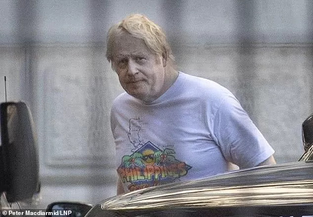 英国首相晨跑，有几分消瘦憔悴，仿佛75岁：病毒还是换尿布导致？