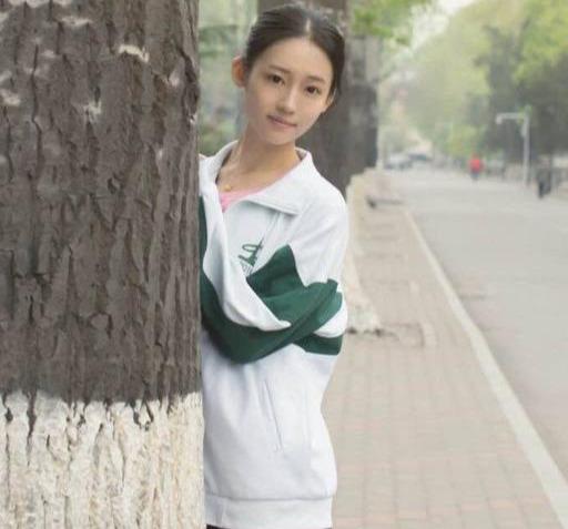 张雨婷再发文,又一次坐实自己是真正的“傻白甜”
