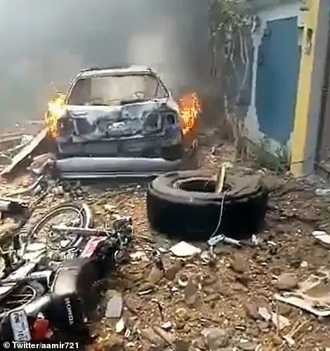 特大灾难! 一架大型客机闹市坠毁 死伤惨重!  只有坐头等舱的人生还!