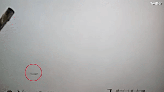 特大灾难! 一架大型客机闹市坠毁 死伤惨重!  只有坐头等舱的人生还!