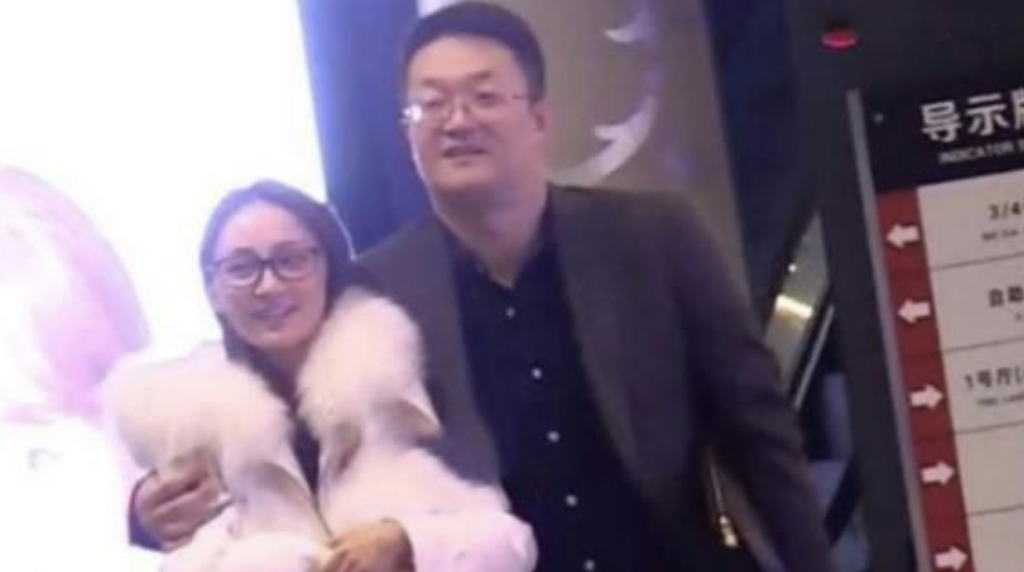 老公出轨后 这个中国女明星放飞自我 向已婚男星索吻 小三已风光嫁富商