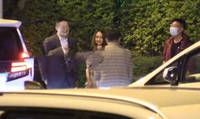 老公出轨后 这个中国女明星放飞自我 向已婚男星索吻 小三已风光嫁富商