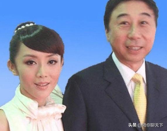 62岁冯巩一家近照曝光，妻子美貌动人，35岁儿子长相让人一言难尽