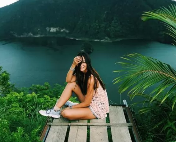 悲剧! 美女因疫情滞留旅游胜地 为拍张靓照跌落悬崖惨没命
