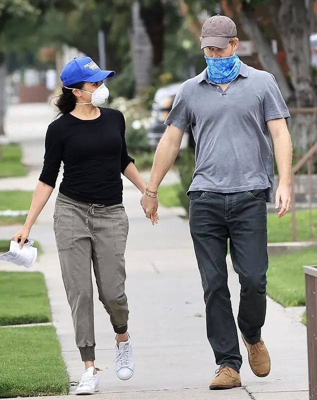 离开王室后 梅根哈里继续啃老 享受奢侈生活 凯特王妃怒斥: 自私的女人!