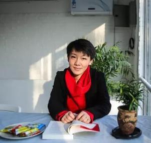 苏紫紫：全裸接受50家媒体采访，展示的是身体，教授却一直盯下身