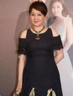 靠"擦身"嫁给赌王的三太陈婉珍，隐忍37年的背后，才真不简单