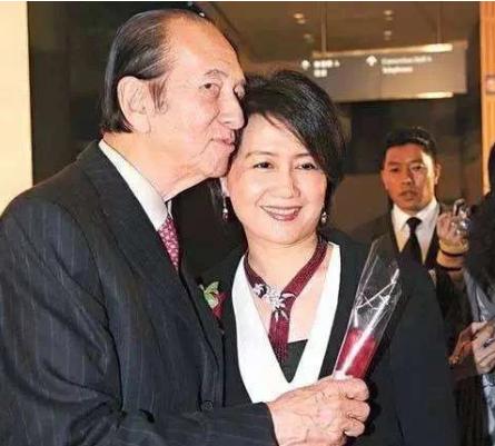 靠"擦身"嫁给赌王的三太陈婉珍，隐忍37年的背后，才真不简单