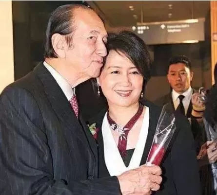 靠"擦身"嫁给赌王的三太陈婉珍，隐忍37年的背后，才真不简单
