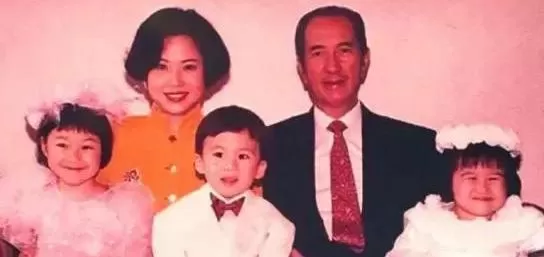 靠"擦身"嫁给赌王的三太陈婉珍，隐忍37年的背后，才真不简单