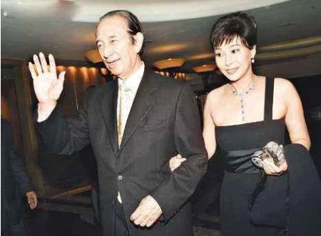 靠"擦身"嫁给赌王的三太陈婉珍，隐忍37年的背后，才真不简单
